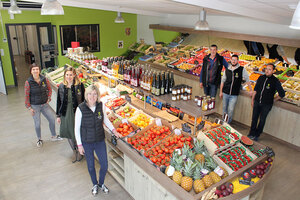 famille le bris devant leur étales